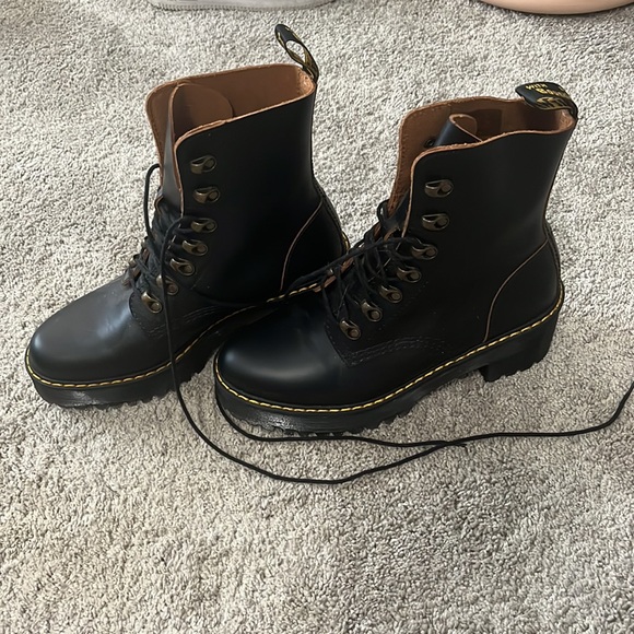 Dr. Marten Leona Boots - Picture 2 of 4